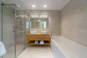 Thumbnail von Modern lüks villa havuz ve deniz manzarasıyla