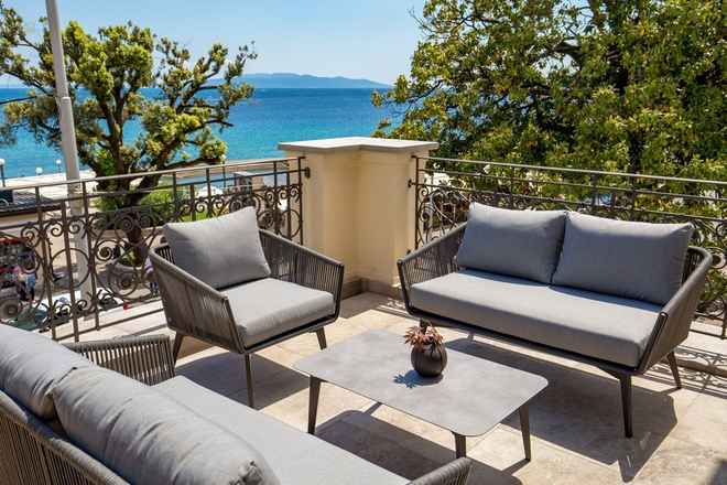 Luxury apartment near the sea