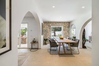 Thumbnail von Villa mit hochwertiger Ausstattung und Pool und Meerblick