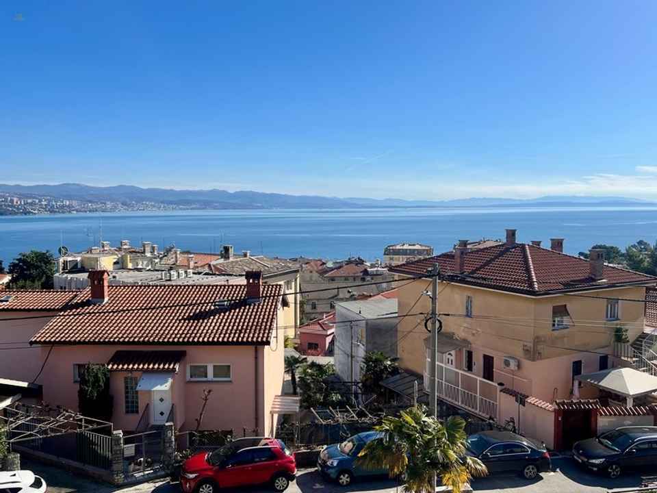 Möblierte Wohnung mit Blick auf das Meer