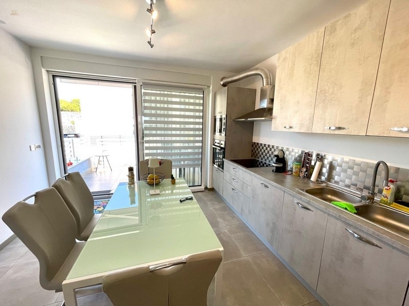 Thumbnail von Moderne Wohnung mit Garten und Swimmingpool