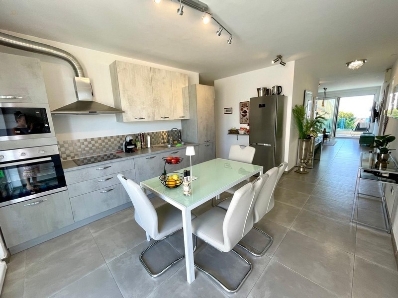 Thumbnail von Moderne Wohnung mit Garten und Swimmingpool