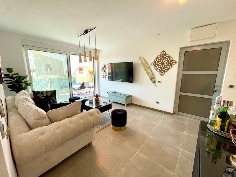 Thumbnail von Moderne Wohnung mit Garten und Swimmingpool