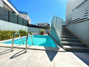 Thumbnail von Moderne Wohnung mit Garten und Swimmingpool