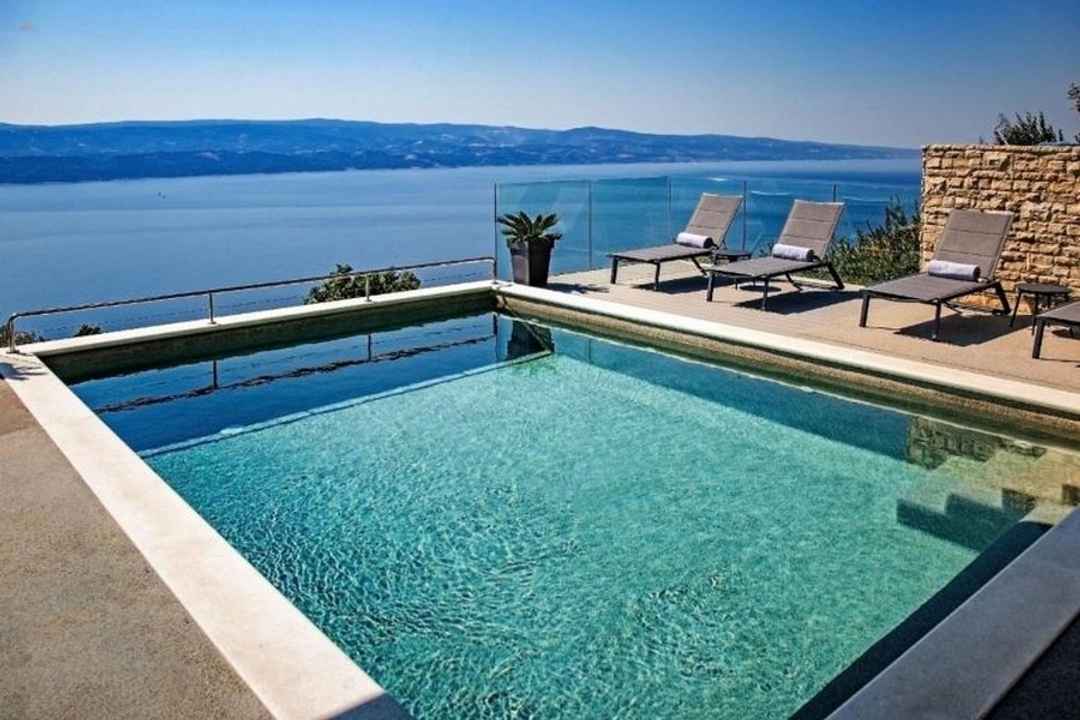 Nowoczesna willa z basenem i pięknym widokiem na morze