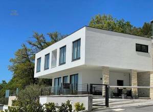 Thumbnail von Moderne Villa mit Swimmingpool und schönem Meerblick