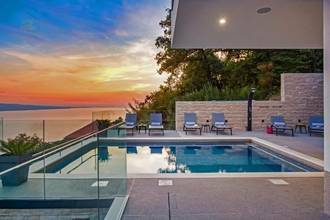 Thumbnail von Moderne Villa mit Swimmingpool und schönem Meerblick