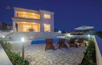 Thumbnail von Familienhaus mit Pool und Blick auf das Meer