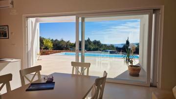 Thumbnail von Moderne Villa mit Pool in ruhiger Lage