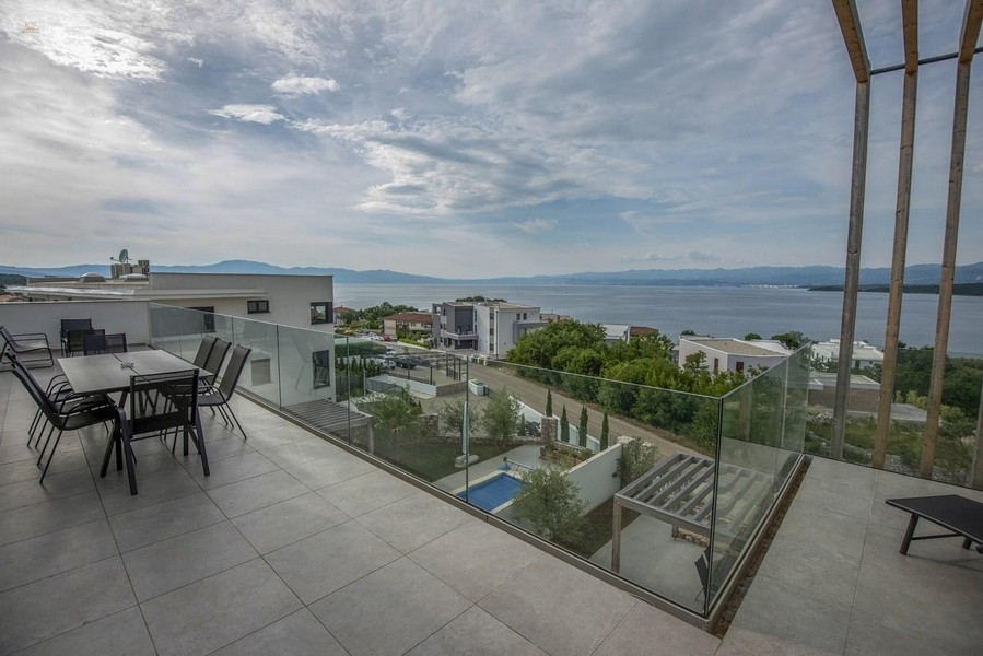 Luxus-Penthouse mit Panorama-Meerblick