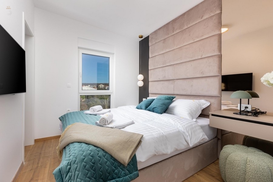 Thumbnail von Modernes Appartement + Studio mit Garten und Pool