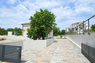 Thumbnail von Attraktive Villa mit Pool und Blick auf das Meer