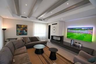 Thumbnail von Attraktive Villa mit Pool und Blick auf das Meer