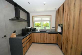 Thumbnail von Attraktive Villa mit Pool und Blick auf das Meer