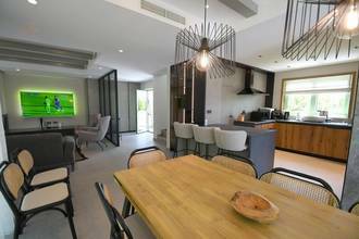 Thumbnail von Attraktive Villa mit Pool und Blick auf das Meer