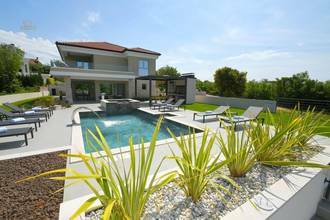 Thumbnail von Attraktive Villa mit Pool und Blick auf das Meer