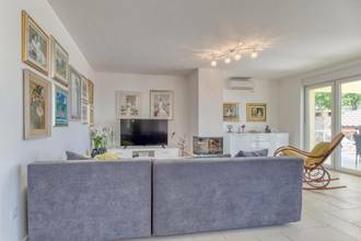 Thumbnail von Freistehendes Haus mit zwei Appartements und Swimmingpool