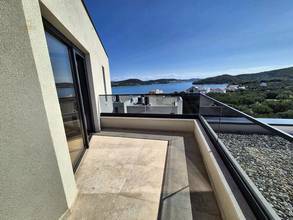 Thumbnail von Moderne Villa mit Swimmingpool und Meerblick