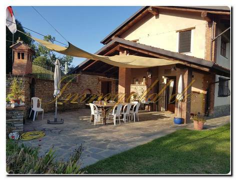 Einzigartiges Landhaus auf eigenem Hügel mit Panoramablick