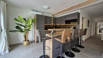 Thumbnail von Erdgeschosswohnung mit Garten und Pool