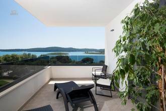 Thumbnail von Moderne Luxusvilla mit schönem Meerblick, Region Medulin