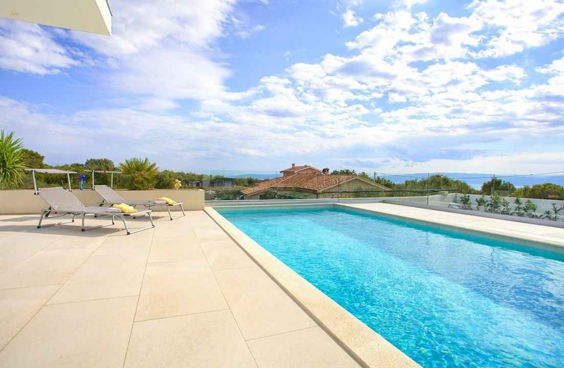 Moderne Luxusvilla mit Swimmingpool und Meerblick, Region Krk, Insel Krk