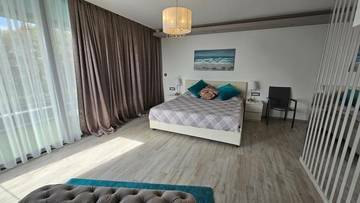 Thumbnail von Moderne Villa mit Swimmingpool und Meerblick