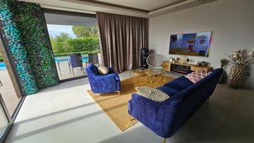 Thumbnail von Moderne Villa mit Swimmingpool und Meerblick