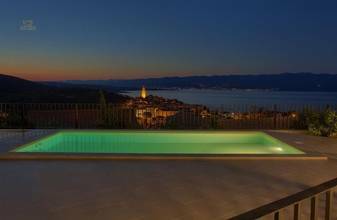 Thumbnail von Moderne Villa mit Stadt- und Meerblick