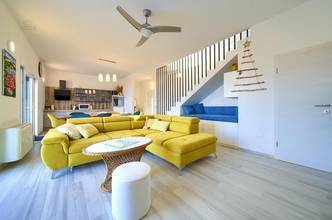 Thumbnail von Moderne Villa mit Stadt- und Meerblick