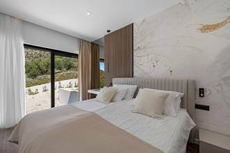 Thumbnail von Moderne Neubau-Villa mit Swimmingpool und Panorama-Meerblick, Region Trogir