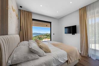 Thumbnail von Moderne Neubau-Villa mit Swimmingpool und Panorama-Meerblick, Region Trogir