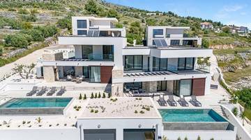 Thumbnail von Moderne Neubau-Villa mit Swimmingpool und Panorama-Meerblick, Region Trogir