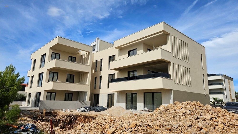 Moderne Appartements im Erdgeschoss mit Garten