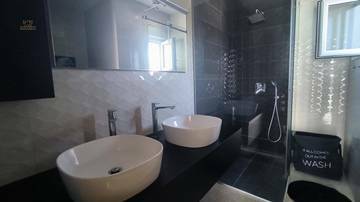 Thumbnail von Moderne Villa mit Swimmingpool und Meerblick