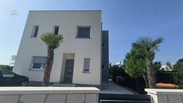 Thumbnail von Moderne Villa mit Swimmingpool und Meerblick