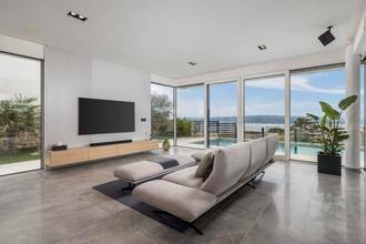 Thumbnail von Moderne Villa mit Pool, Meerblick und Garage