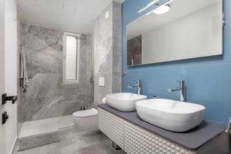 Thumbnail von Moderne Villa mit Pool, Meerblick und Garage