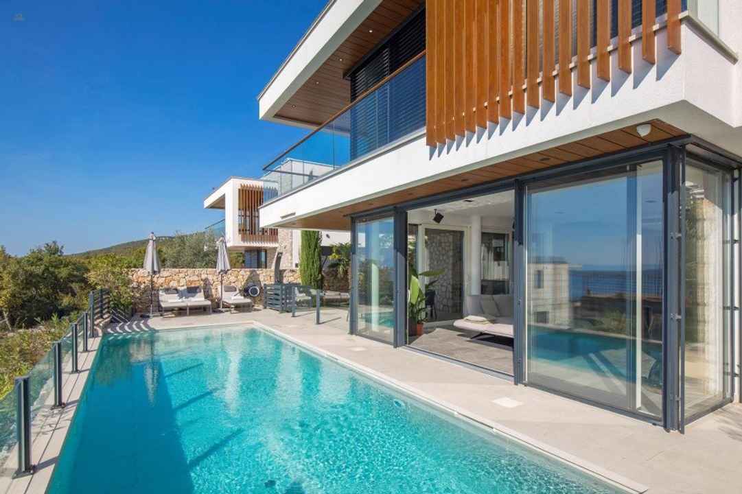 Moderne Villa mit Pool, Meerblick und Garage