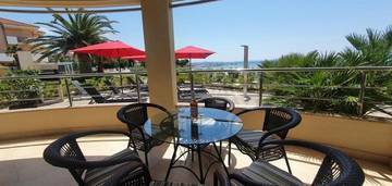 Thumbnail von Haus mit drei Wohnungen direkt am Strand