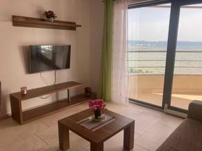 Thumbnail von Haus mit drei Wohnungen direkt am Strand