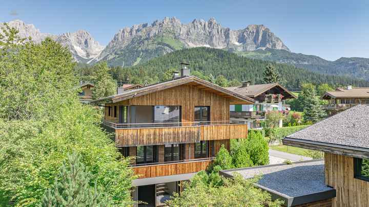 Üstün konumda yeni inşaat dairesi