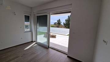 Thumbnail von Moderne Doppelhaushälften mit Pool und Meerblick