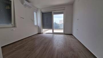 Thumbnail von Moderne Doppelhaushälften mit Pool und Meerblick