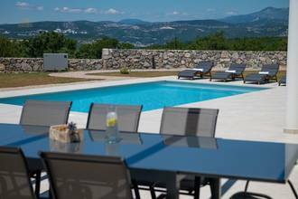 Thumbnail von Moderne Villa mit Pool und Meerblick