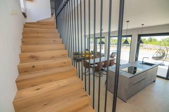 Thumbnail von Moderne Villa mit Pool und Meerblick