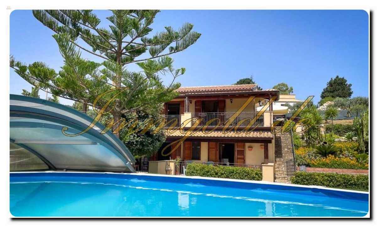 Außergewöhnliche Villa mit mehreren Schlafzimmern und Pool