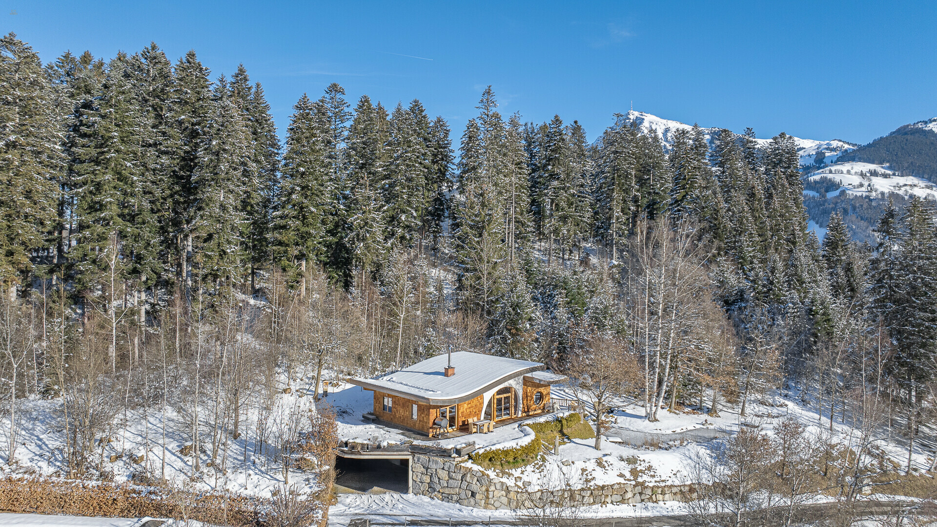 Einzigartiges Anwesen in Toplage mit Blick auf den Schwarzsee