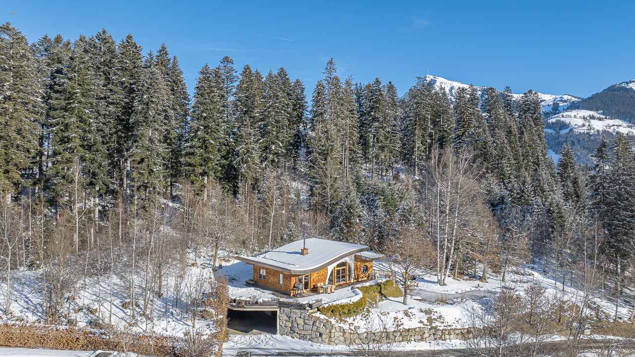 Einzigartiges Anwesen in Toplage mit Blick auf den Schwarzsee