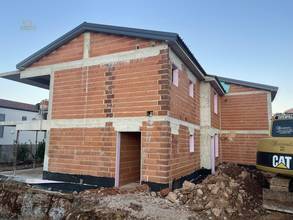 Thumbnail von Moderne Neubau-Doppelhaushälfte mit Pool - Immobilie H3480